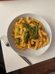 makaron ze szparagami i chorizo