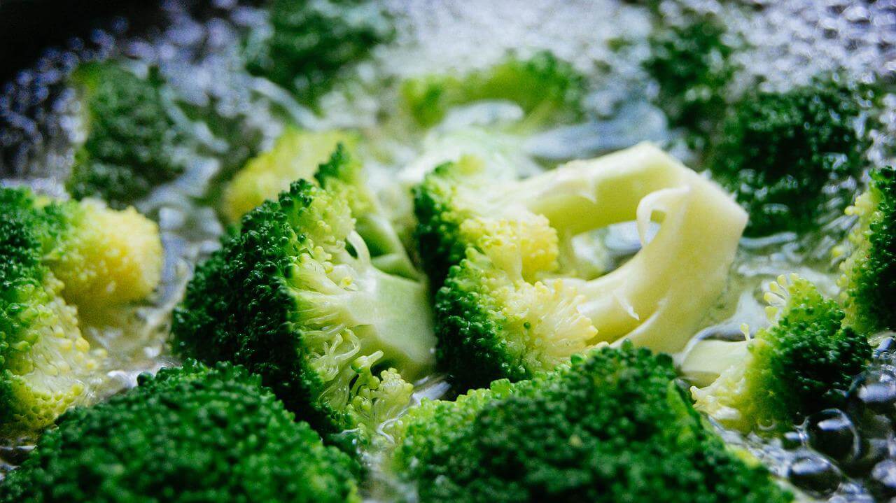 Brokuły na parze – jak przyprawić?