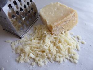 Czym zastąpić parmezan?