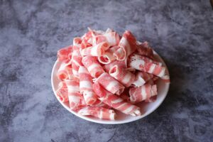 Czym się różni bekon od boczku?