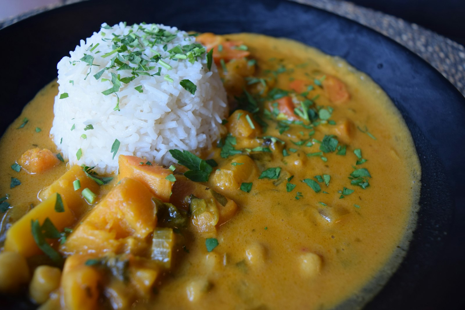 Ryż curry z dynią i ciecierzycą