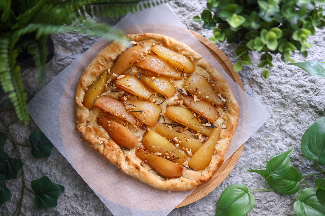 Tarta z gruszkami i orzechami – przepis